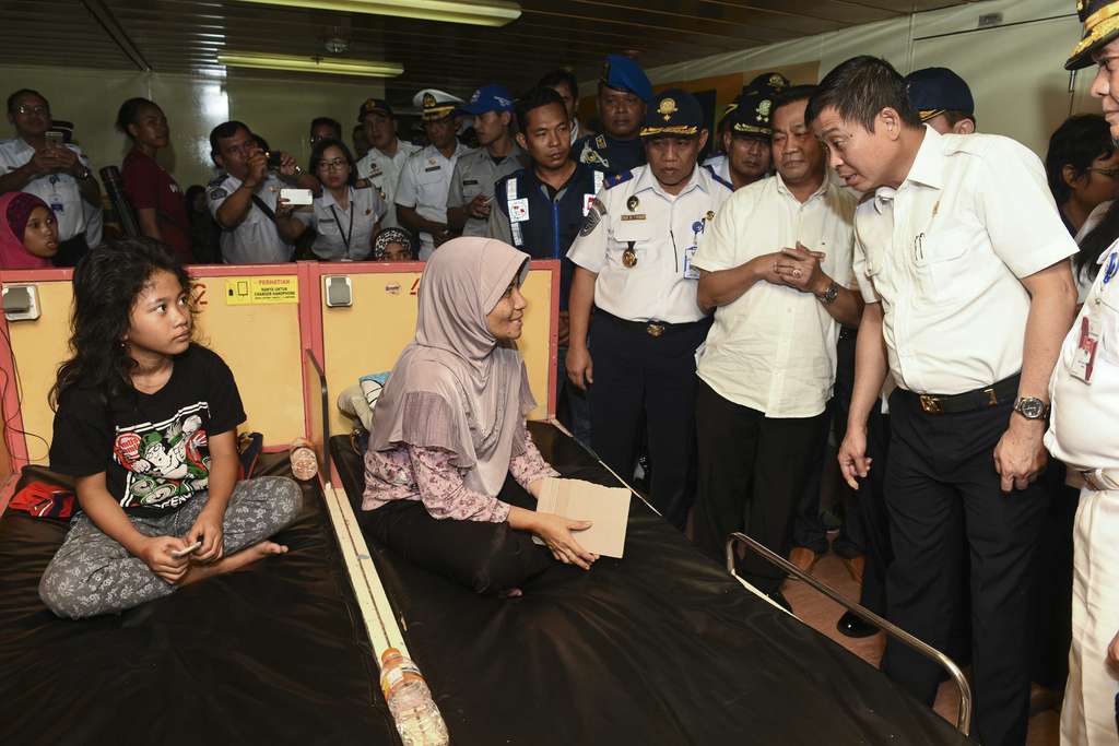 Menteri Jonan Tinjau Kesiapan Mudik di Darat dan Laut