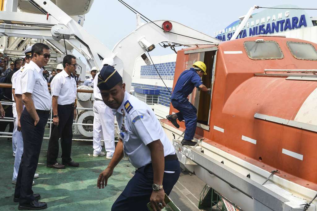Menteri Jonan Tinjau Kesiapan Mudik di Darat dan Laut
