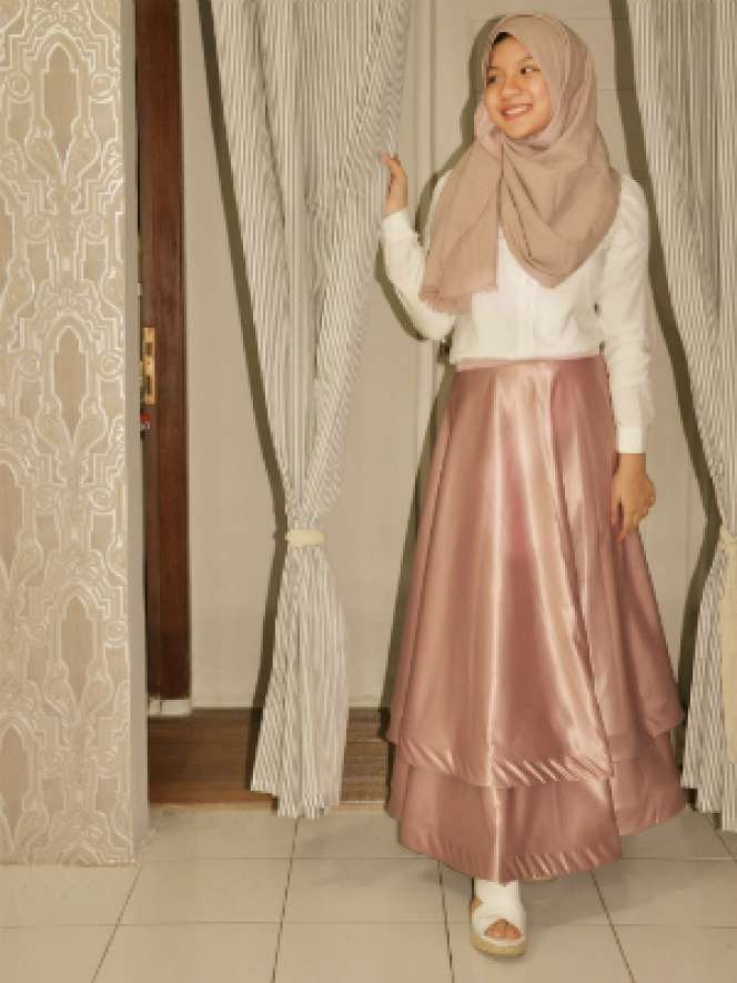 #HOTD: Paduan Putih dan Pastel Najah Najmia