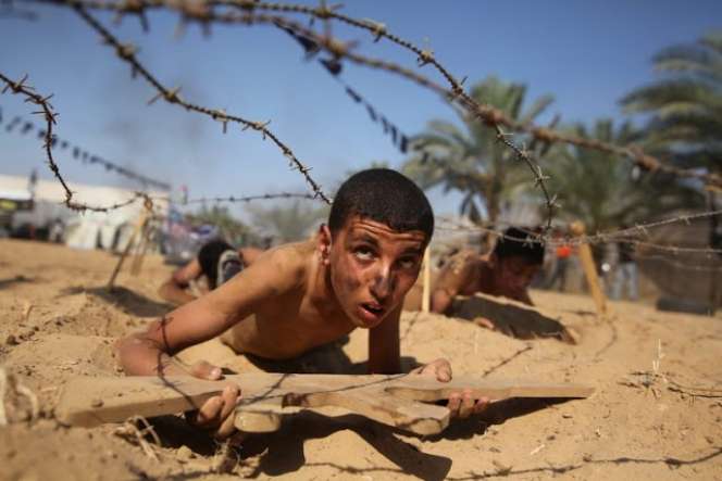 Kehidupan Masa Kecil Anak Palestina di Kamp Militer
