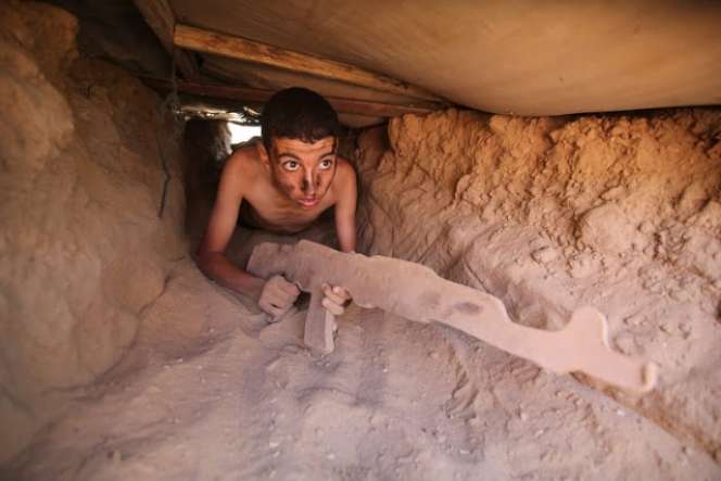 Kehidupan Masa Kecil Anak Palestina di Kamp Militer