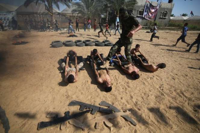 Kehidupan Masa Kecil Anak Palestina di Kamp Militer