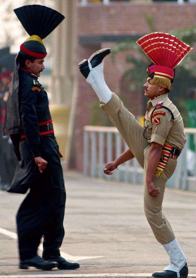 10 Negara dengan Seragam Militer Paling Unik