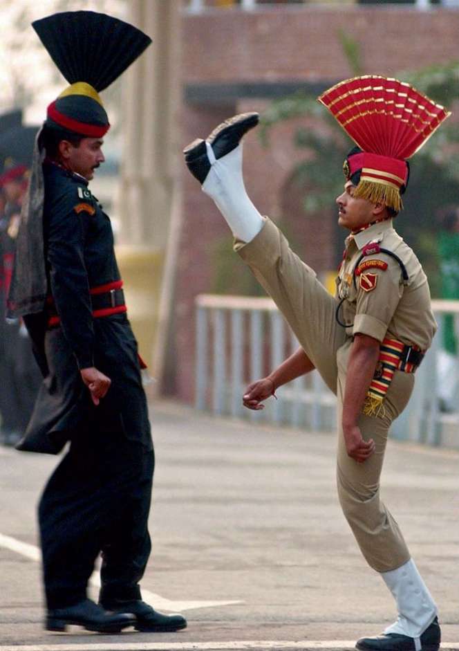 10 Negara dengan Seragam Militer Paling Unik