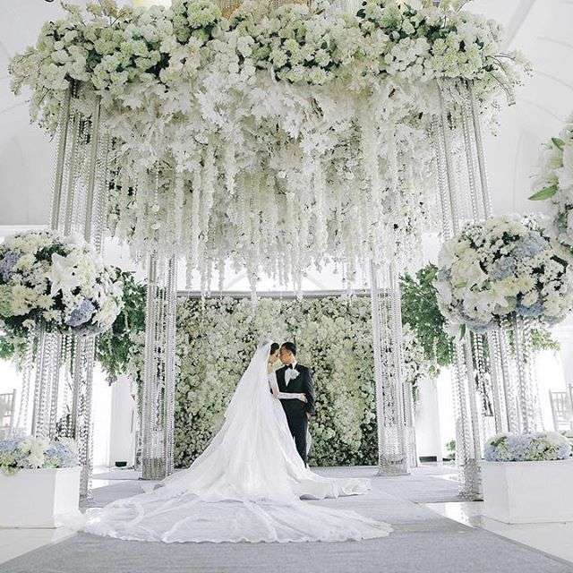 Mewahnya Resepsi Pengantin Tajir Surabaya Berhadiah Apartemen
