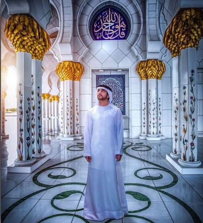 Gaya Putra Mahkota Ini Bikin Meleleh!