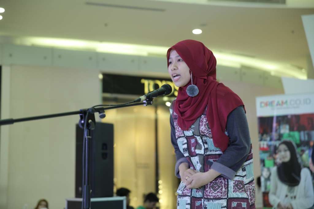 Kemeriahan Aksi 'Dream Girls' Surabaya 2016