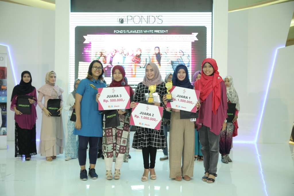 Kemeriahan Aksi 'Dream Girls' Surabaya 2016