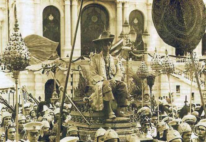 Bukti Cinta Mati Rakyat untuk Raja `Separuh Dewa' Thailand