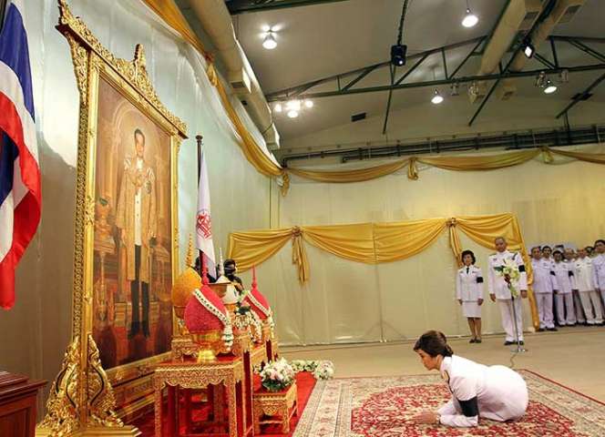 Bukti Cinta Mati Rakyat untuk Raja `Separuh Dewa' Thailand