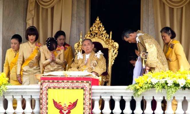 Bukti Cinta Mati Rakyat untuk Raja `Separuh Dewa' Thailand