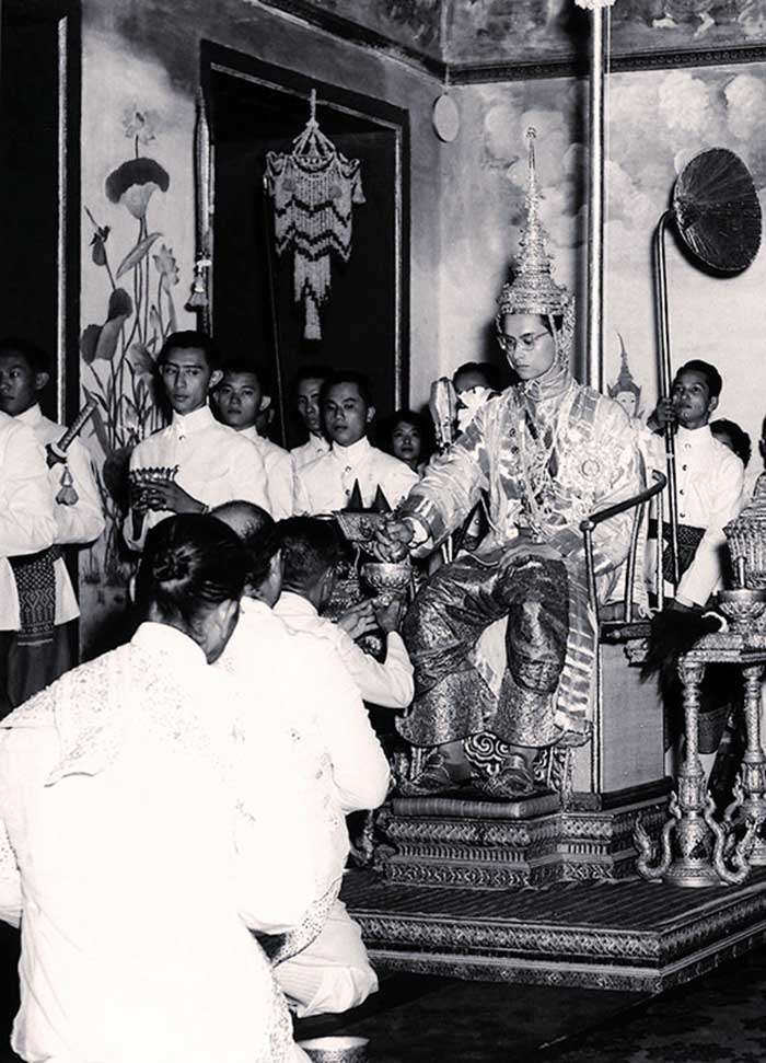 Bukti Cinta Mati Rakyat untuk Raja `Separuh Dewa' Thailand
