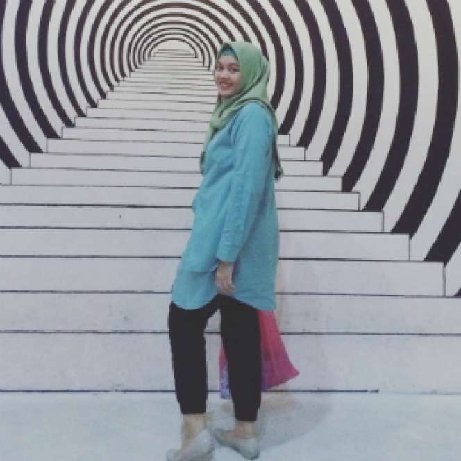 #HOTD: Simpel dan 'Nggak Ngebosenin' Hijaber Anindita