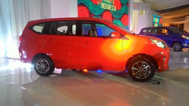 Foto-Foto Tampilan Lengkap Mobil Murah Calya-Sigra