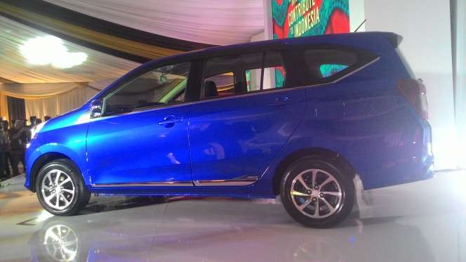 Foto-Foto Tampilan Lengkap Mobil Murah Calya-Sigra