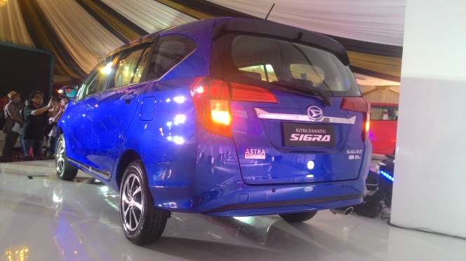 Foto-Foto Tampilan Lengkap Mobil Murah Calya-Sigra