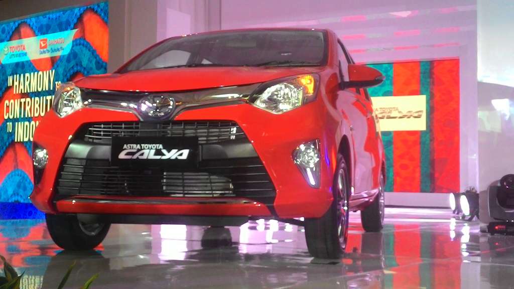 Foto-Foto Tampilan Lengkap Mobil Murah Calya-Sigra