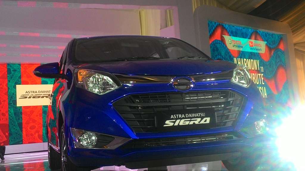 Foto-Foto Tampilan Lengkap Mobil Murah Calya-Sigra