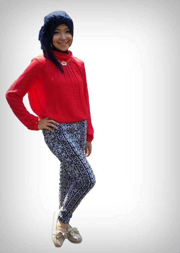 #HOTD: Paduan Hitam dan Merah Bertiningrum Cintya Devi