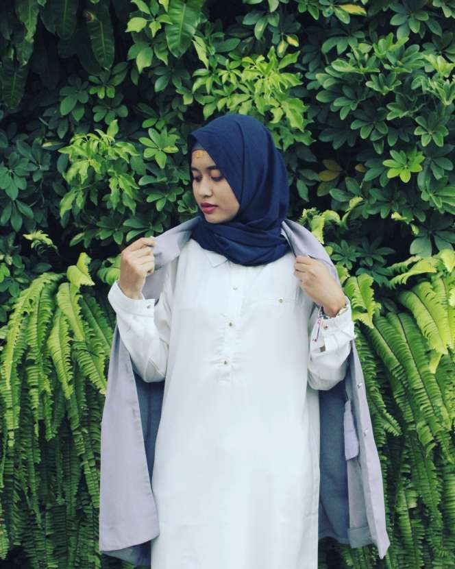 #HOTD: 'Outer' Senjata Ampuh Gaya Busana Hijab Lestari Utami