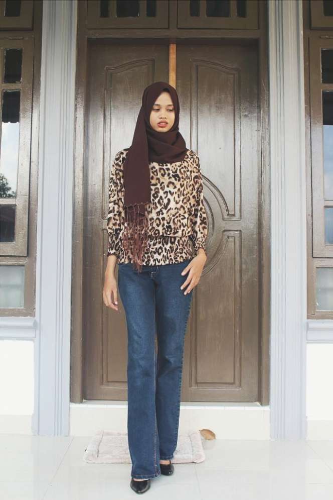 #HOTD: Intip Paduan Denim dan Leopard Ruris Septiani Putri