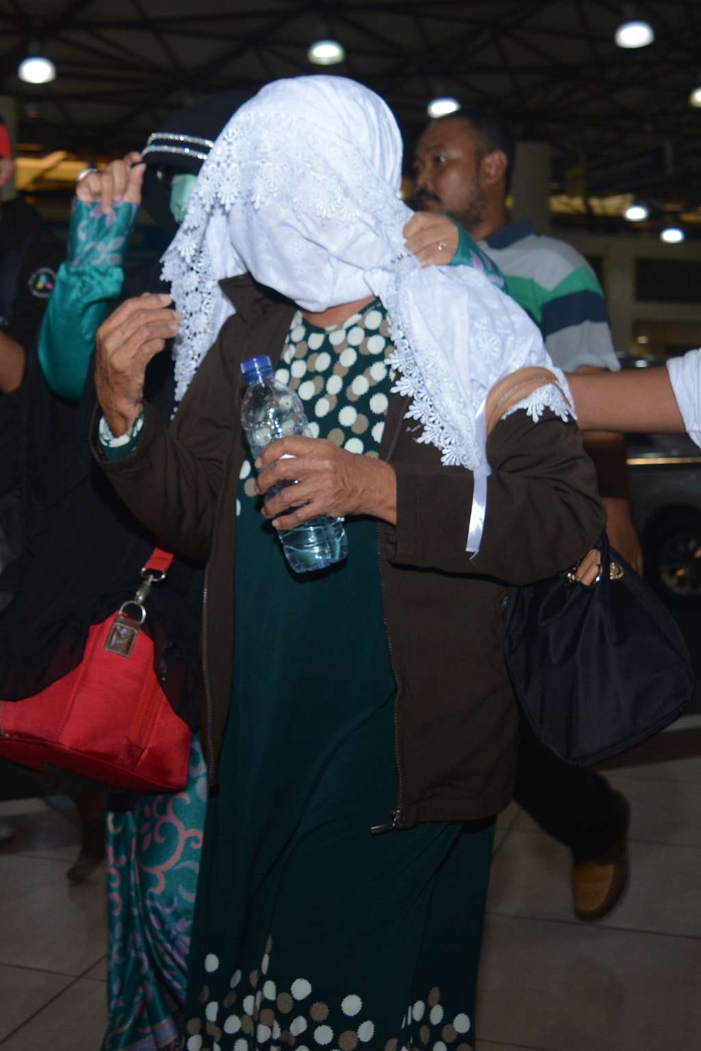 Tangis Haru Calon Haji Korban 'Haji via Filipina'