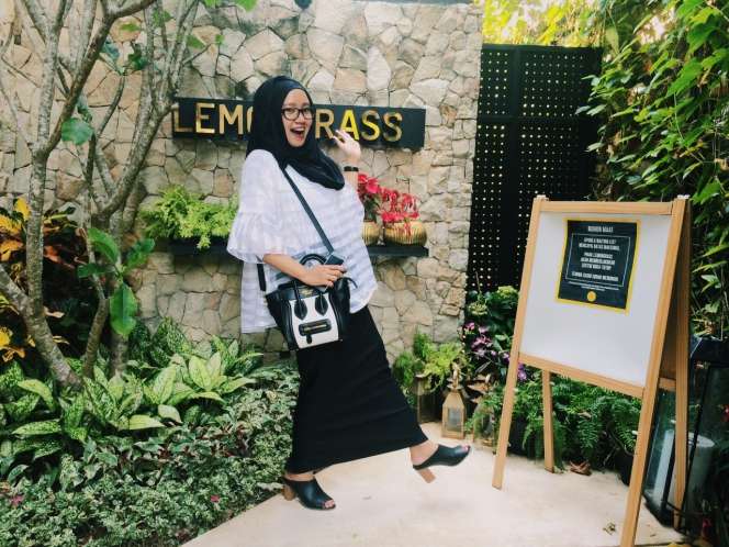 #HOTD: Hitam Putih Pilihan Yona Aqnestasari