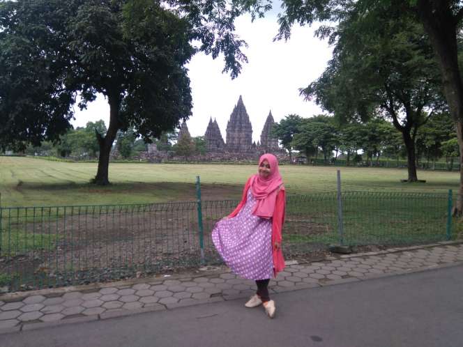 #HOTD: Anggun dengan Pink dan Ungu, Favorit Ai Fitri
