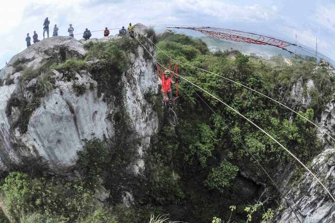 Sensasi Wisata Pacu Adrenalin di Gunung Kapur Bandung