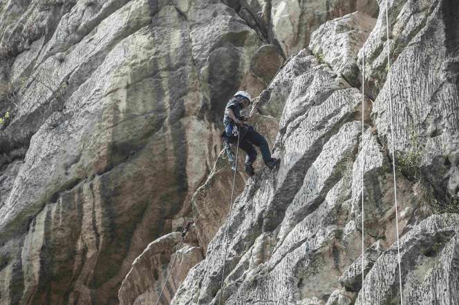 Sensasi Wisata Pacu Adrenalin di Gunung Kapur Bandung