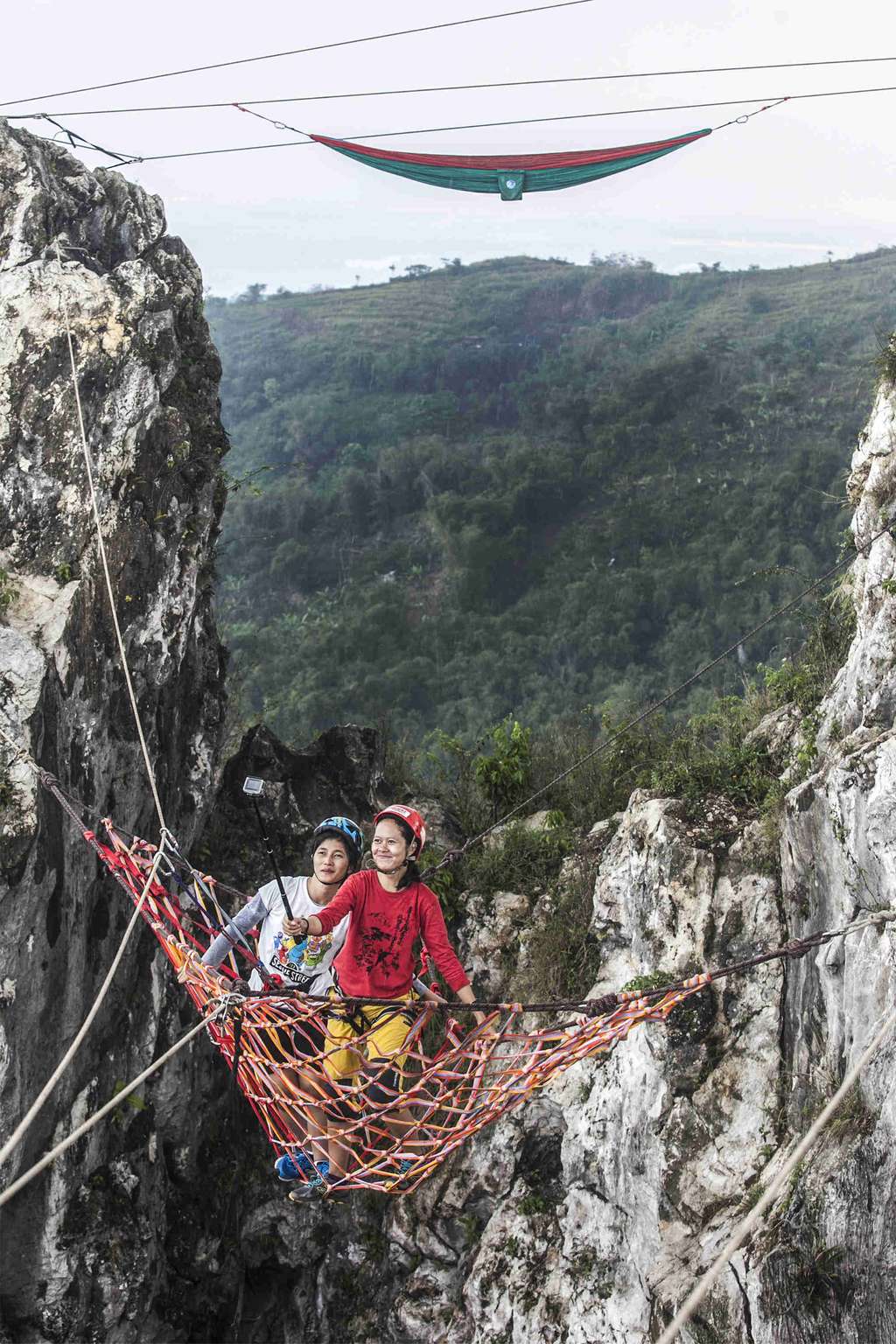 Sensasi Wisata Pacu Adrenalin di Gunung Kapur Bandung