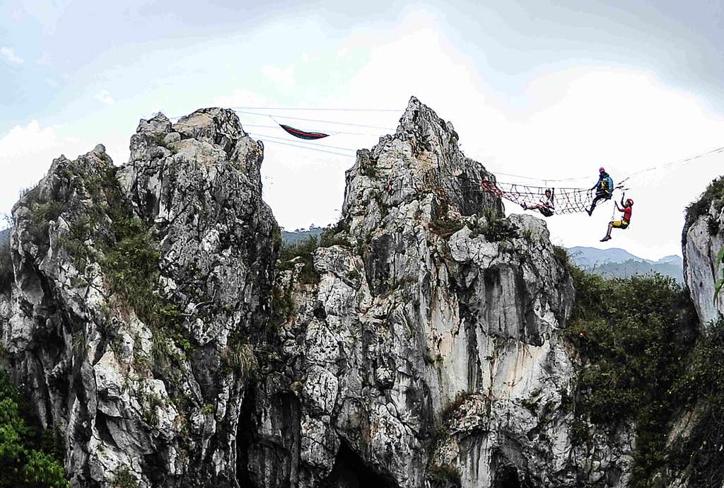 Sensasi Wisata Pacu Adrenalin di Gunung Kapur Bandung