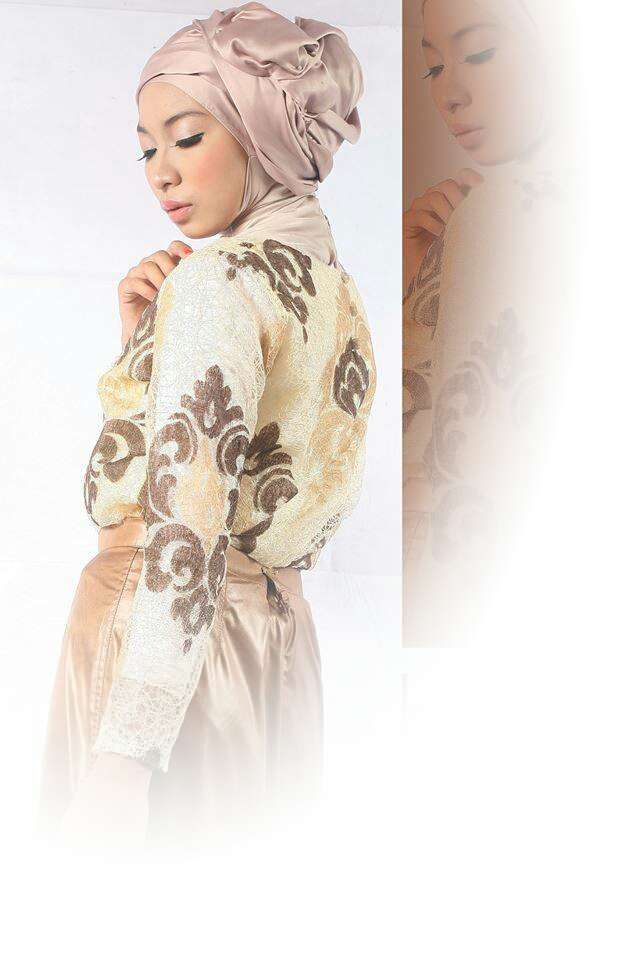 #HOTD: Vintage & Simpel Gaya Busana Ika Nacita