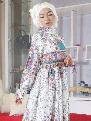 #HOTD: Vintage & Simpel Gaya Busana Ika Nacita