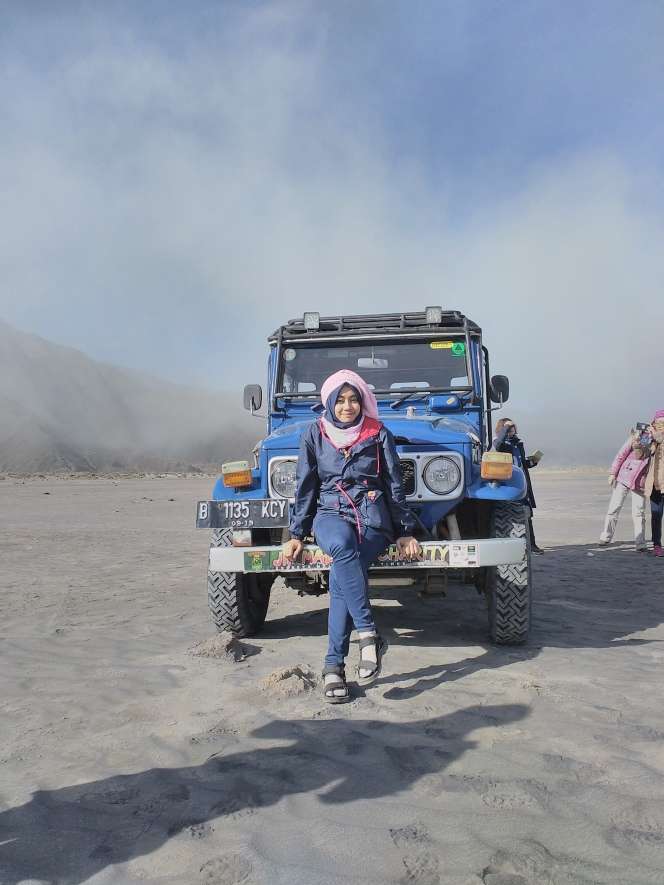 #HOTD: Busana Hijab Nyaman Ai Fitri Saat Mendaki Bromo