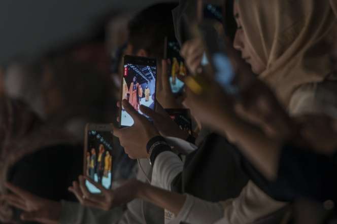 Tersihir Hijab di Jakarta Fashion Week 