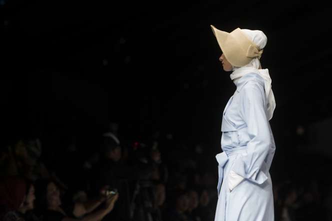 Tersihir Hijab di Jakarta Fashion Week 