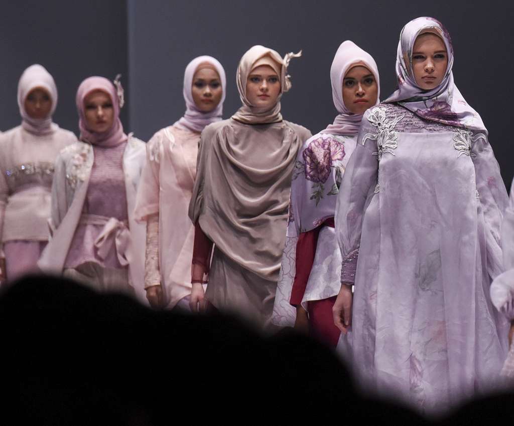 Tersihir Hijab di Jakarta Fashion Week 