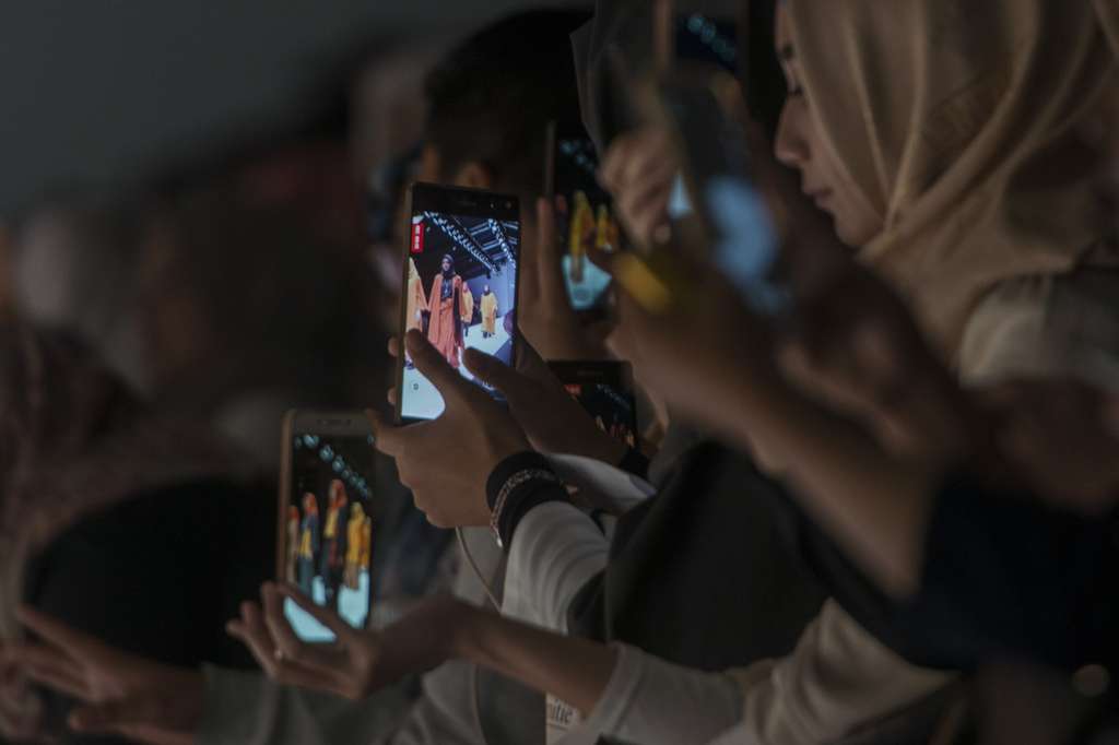 Tersihir Hijab di Jakarta Fashion Week 