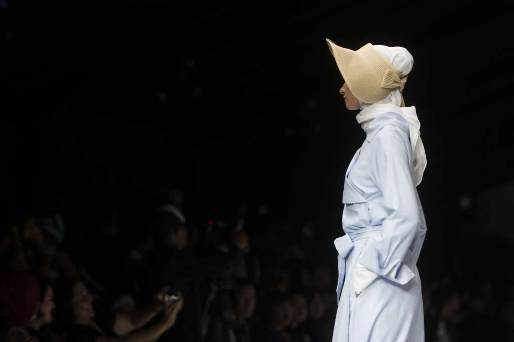 Tersihir Hijab di Jakarta Fashion Week 