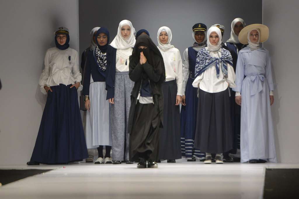 Tersihir Hijab di Jakarta Fashion Week 