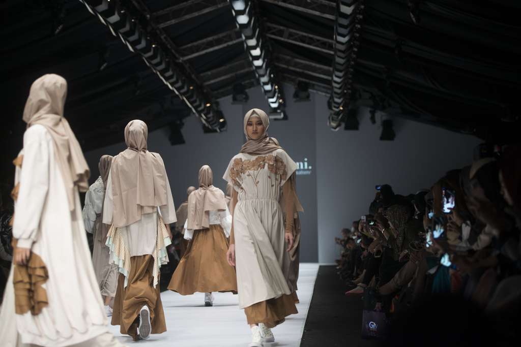 Tersihir Hijab di Jakarta Fashion Week 