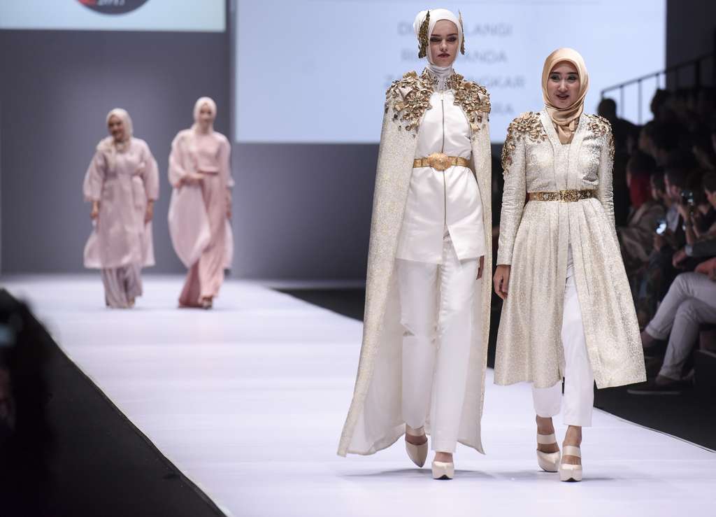 Tersihir Hijab di Jakarta Fashion Week 