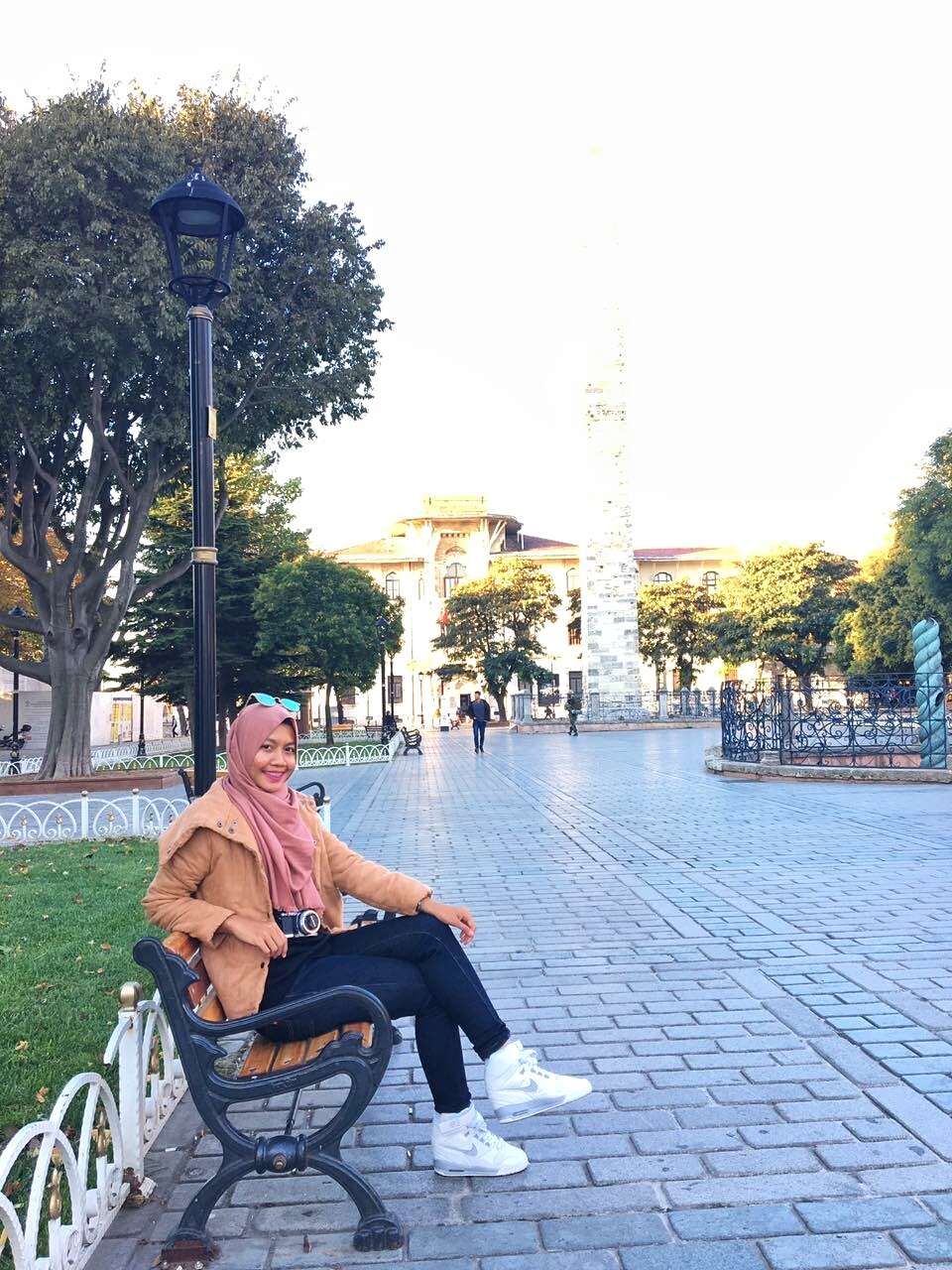 #HOTD: Gaya Trendi Isni Karlina di Istanbul
