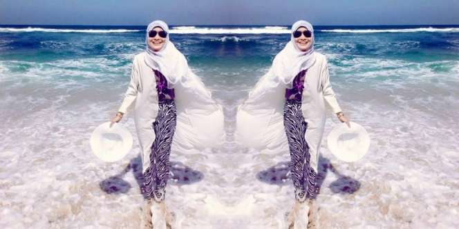 #HOTD: Novi Anggraini Berani Kenakan Putih Saat di Pantai
