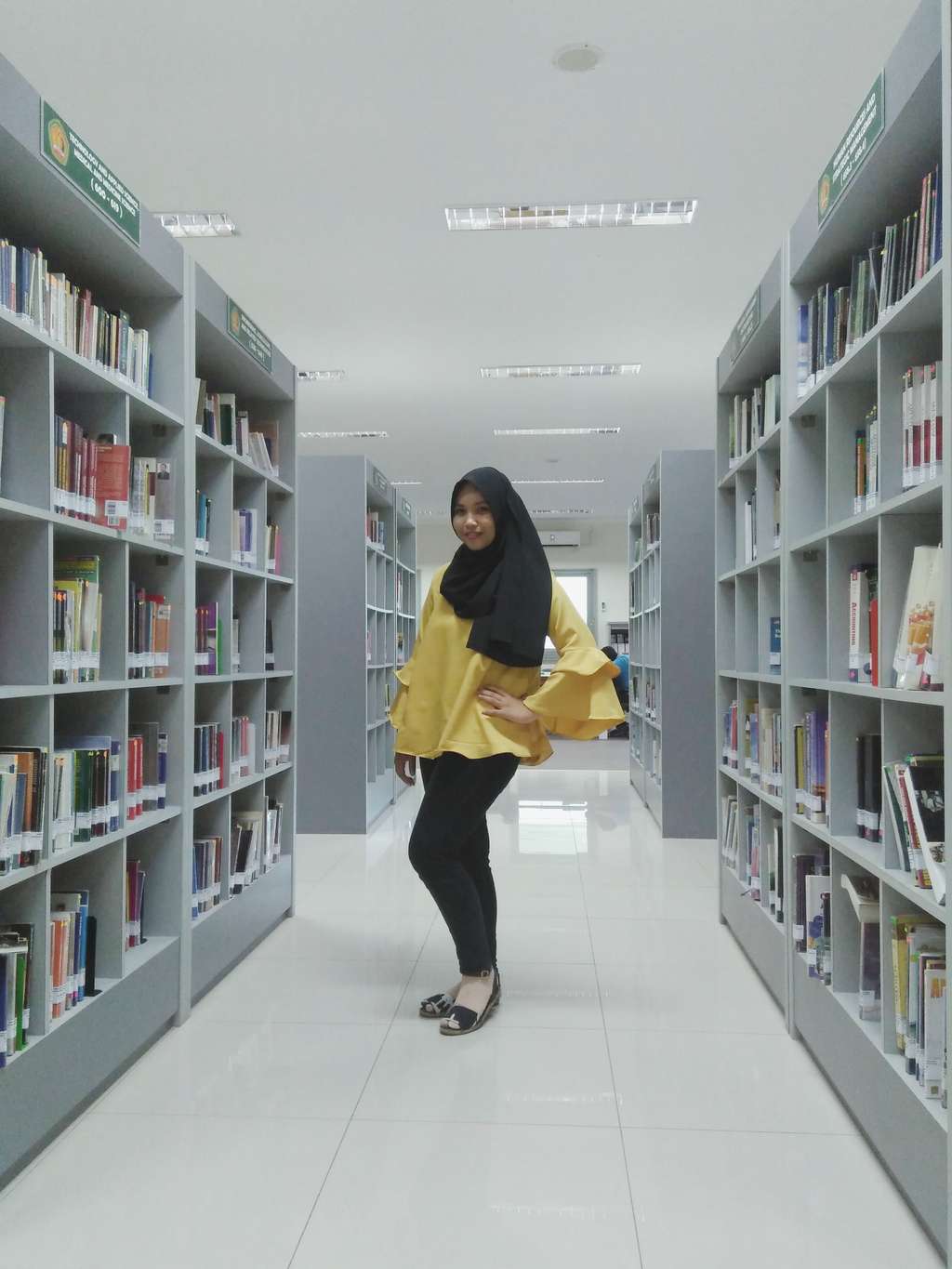 #HOTD: Simpel `Fashionable` Ayu Kamilah