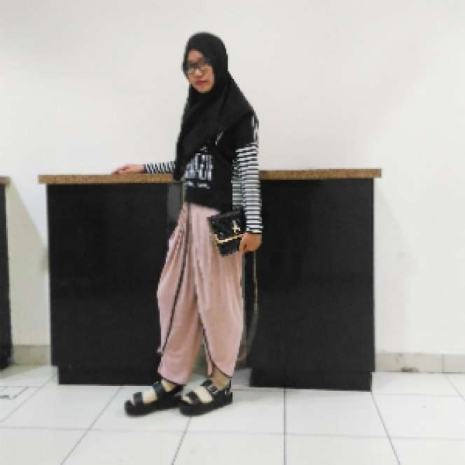 #HOTD: 'Unique Chic' Gaya Tri Widiawati