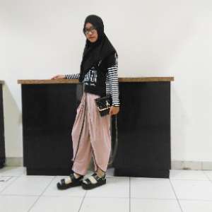 #HOTD: 'Unique Chic' Gaya Tri Widiawati