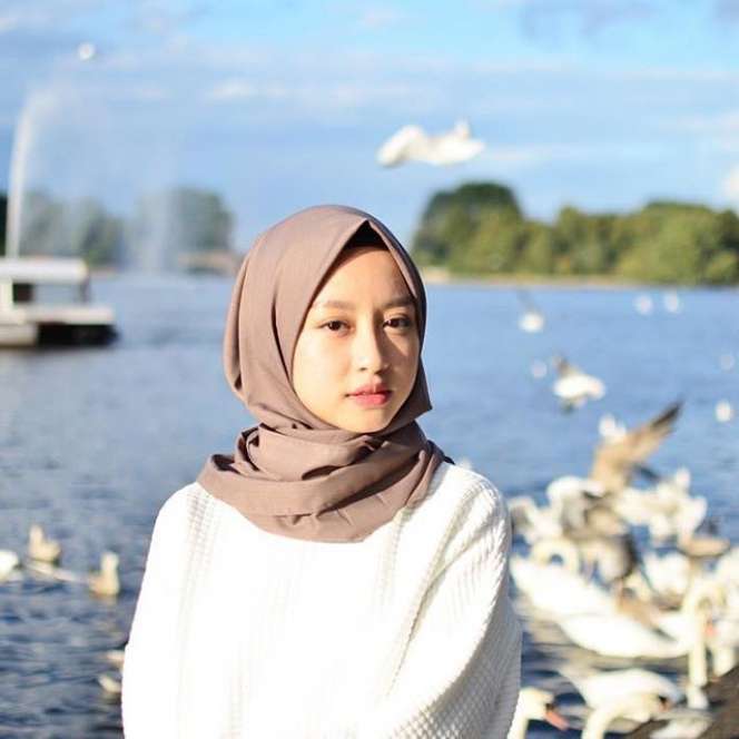 Cantiknya Hijabers Kembaran Kim Ji Won (DOTS)
