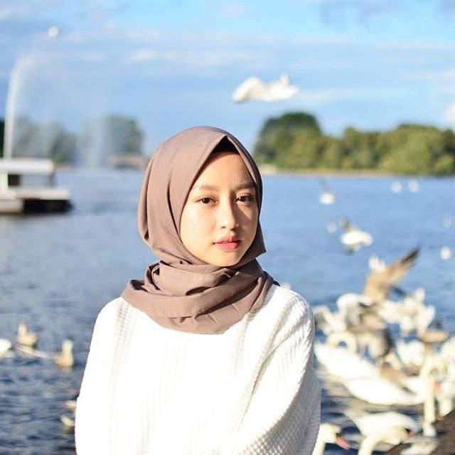 Cantiknya Hijabers Kembaran Kim Ji Won (DOTS)